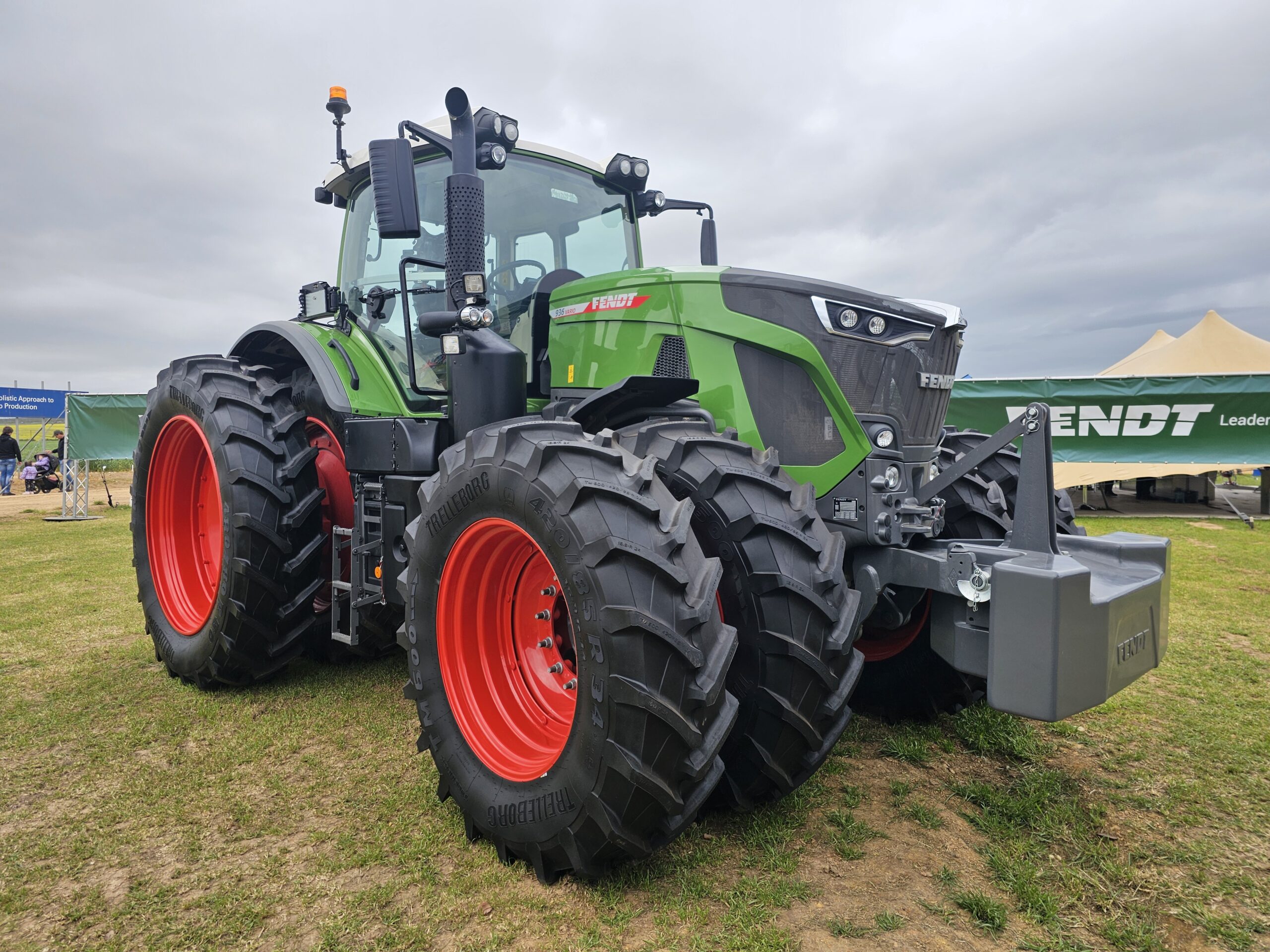 Fendt SCR tractor with AdBlue® emissions system Fendt tractor with SCR emissions system, large agricultural diesel tractor using AdBlue® technology
